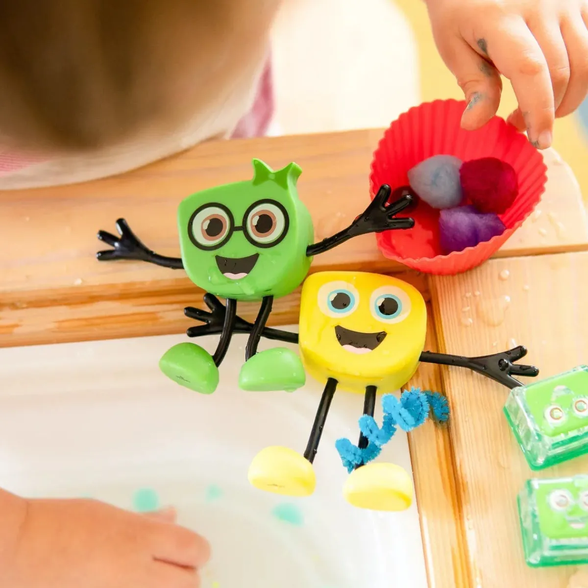 Bath Toys-Glo Pals Character